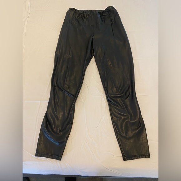 Aritzia - Daria Pant -Black - size small - Picture 1 of 4